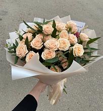 Букет Кремовые розы Латте в Радужный