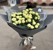 Букет Белые кустовые розы Солинеро в Радужный